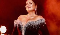 Sibel Can'ın siyah tarzı gündem oldu! "Kıyafet fazla kilolu göstermiş" yorumları yapıldı