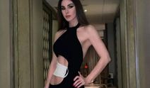 53 yaşındaki Defne Samyeli’den bikinili pozlar! O detay gözlerden kaçmadı