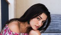 Hande Erçel süper mini elbisesi ve duvağıyla şov yaptı! 'Gelin gibi'