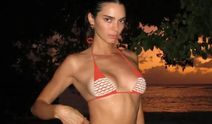 Kendall Jenner transparan seçimiyle podyuma damga vurdu! Giyinmeden hemen önce paylaştı