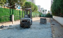 Karşıyaka'da okul çevrelerinde yol bakım çalışması