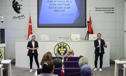 Buca'da otizm farkındalık eğitimi verdi