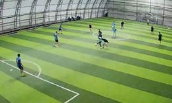 Halı saha maçında tekmeli yumruklu kavga