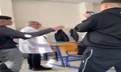 Öğrencilerin alay ettiği öğretmene velilerden destek