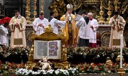 Papa 14’üncü Leo, Vatikan'da ilk kez Noel ayini yönetti