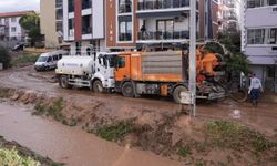 Kemalpaşa Ulucak’ta menfeze giren aracın çıkarılma çalışmaları sürüyor