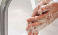 Elini sıcak suyla yıkayan bir daha düşünsün!