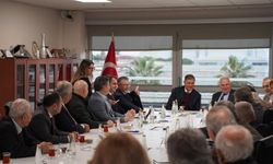 Başkan Tugay ve CHP İl yönetiminden İAOSB’ye ziyaret