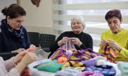 İyilik örüyor, çocukların yüreklerini ısıtıyorlar