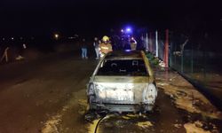 Manisa’da seyir halindeki otomobil alev aldı