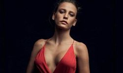 Serenay Sarıkaya yine çok iddialı! Beline kadar...