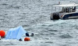 Turistleri taşıyan tekne alabora oldu!