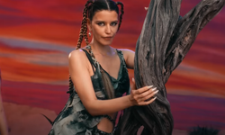 Beren Saat'in şarkısı CapitaliZoo'nun sözleri ne? CapitaliZoo ne demek?