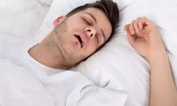 Horlama 20’li yaşlarda artıyor! Uyku apnesinin ilk sinyali, gece ani ölüm nedeni olabilir