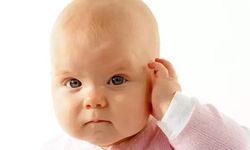Çocuğunuz sürekli kulağını çekiyorsa dikkat! Nedeni enfeksiyon olabilir