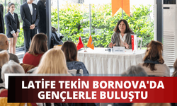 Latife Tekin Bornova'da gençlerle buluştu