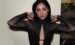 Cemre Baysel süper mini elbisesiyle poz verdi! Hayranlarını mest etti