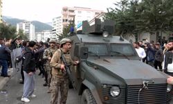 Saldırganın cenazesi zırhlı polis aracıyla okuldan çıkarıldı