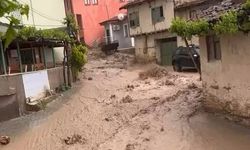 Bursa'da sel meydana geldi; evleri su bastı, çatı çöktü