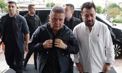 Gökhan Böcek ofisteyken, 4 kez para getirip bırakmış