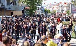 Urla Enginar Festivali Coşkuyla Başladı: Sokaklar Şölene Döndü