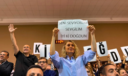 İmamoğlu'na mahkemede doğum günü sürprizi; jandarma müdahale etti