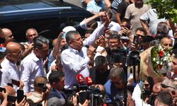 Özgür Özel: Bir kişi kalsak da bu yoldan dönmeyiz