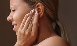 Herkes doğru sanıyor ama zararı çok! Kulak çubuğu kullanırken yapmayın