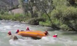 Rafting yarışında botları alabora oldu