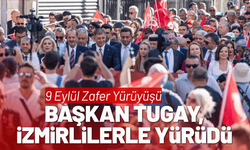 Başkan Tugay, Zafer Yürüyüşü'nde İzmirlilerle yürüdü