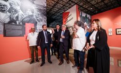 Rusya Büyükelçisi Vershinin, Nâzım Hikmet sergisini gezdi