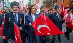 Karşıyaka'da gazilere saygı yürüyüşü
