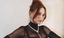Serenay Sarıkaya podyumda şov yaptı! Püsküllü elbisesiyle bakana bir daha baktırdı!