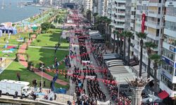 İzmir’de Cumhuriyet coşkusu meydanlara sığmadı