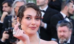Dilan Çiçek Deniz aşkını haykırdı! Sevgilisi öpmelere doyamadı