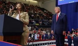Trump Nicki Minaj'ın kalçalarına dikkat çekti! Ayağa kalkmasını istedi