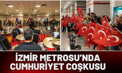 İzmir Metrosu’nu Cumhuriyet coşkusu sardı