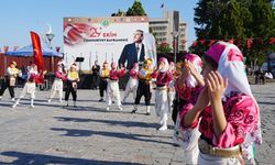 Karşıyaka’dan Öğrenciler, Cumhuriyet Coşkusuna Ortak Oldu