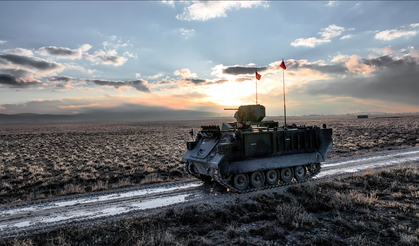 İlk elektrikli zırhlı personel taşıyıcısı teslim edildi