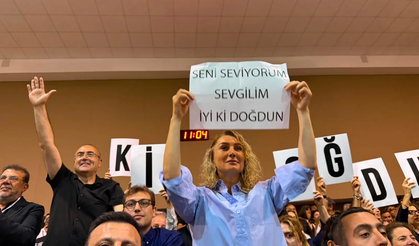 İmamoğlu'na mahkemede doğum günü sürprizi; jandarma müdahale etti