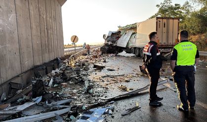 Köprüde duvara çarpan TIR’ın şoförü hayatını kaybetti