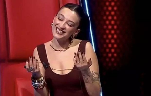 Melike Şahin saçlarını kısacık kestirdi! İşte yeni imajı