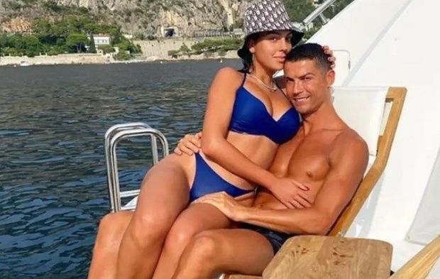 Ronaldo'nun nişanlısı Georgina Rodriguez'in derin dekolteli elbisesi eleştirildi