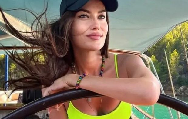 Fahriye Evcen'in minik çantası olay oldu! Fiyatı dudak uçuklattı