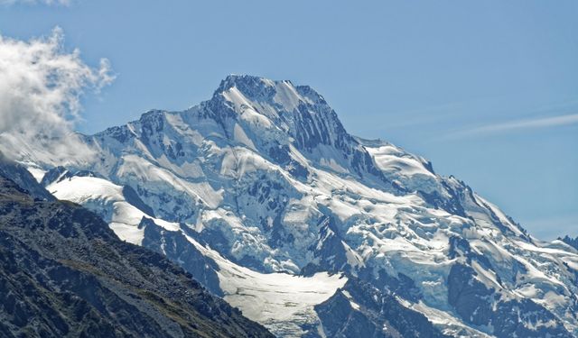 Dağ tırmanışında 2 kişi hayatını kaybetti