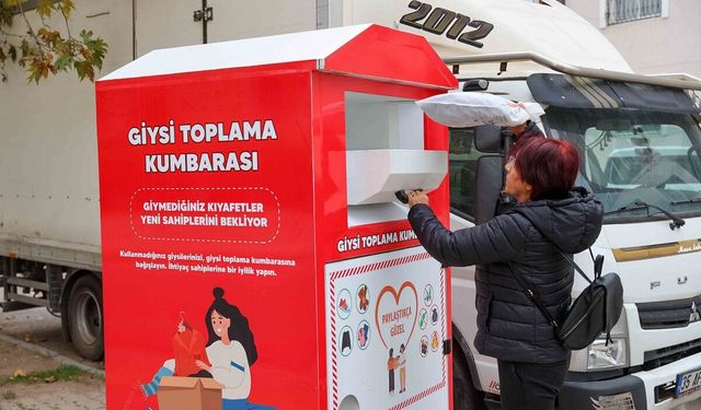 Buca'da giysi kumbaraları ile dayanışma büyüyor