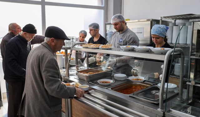 ''Askıda Yemek'' uygulamasıyla Buca'da 44 bin kişiye destek