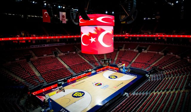 Fenerbahçe, salonu da Türk bayraklarıyla süsledi