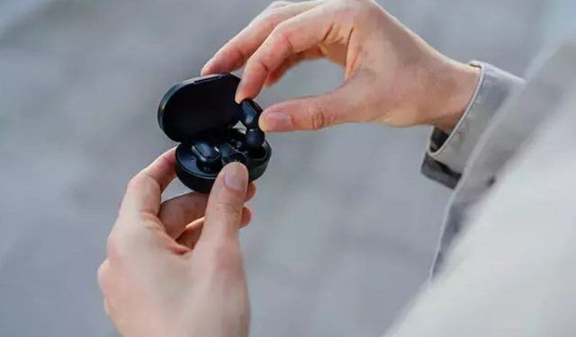 Kulağınızdaki tehlike! Bluetooth kulaklıklar tiroidi etkileyebilir