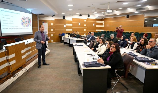 Bornova'da muhtarlara akademik destek